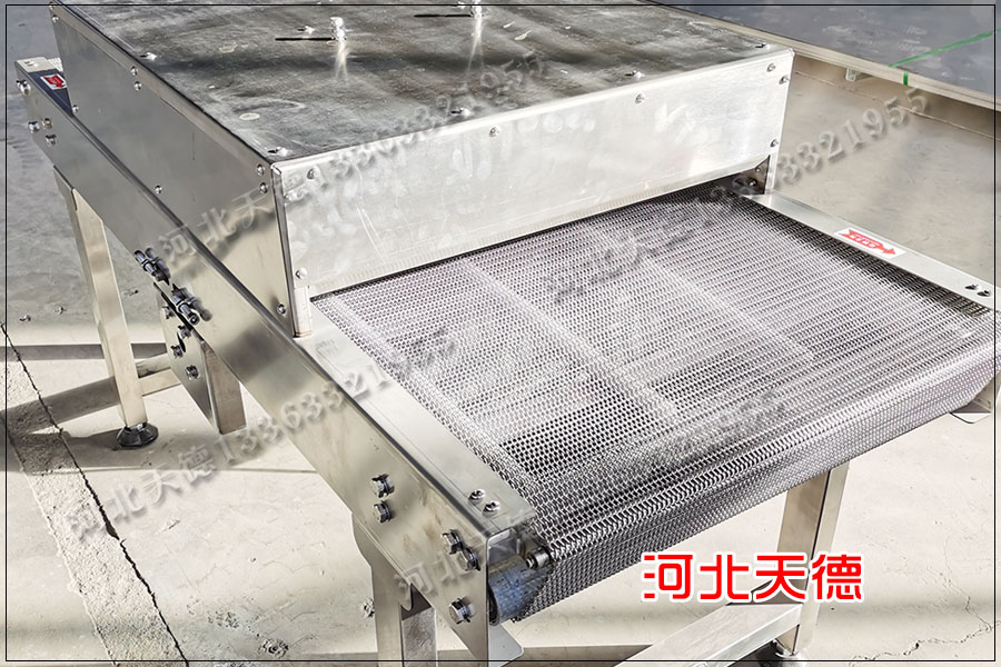 不銹鋼網(wǎng)帶式輸送機(jī)